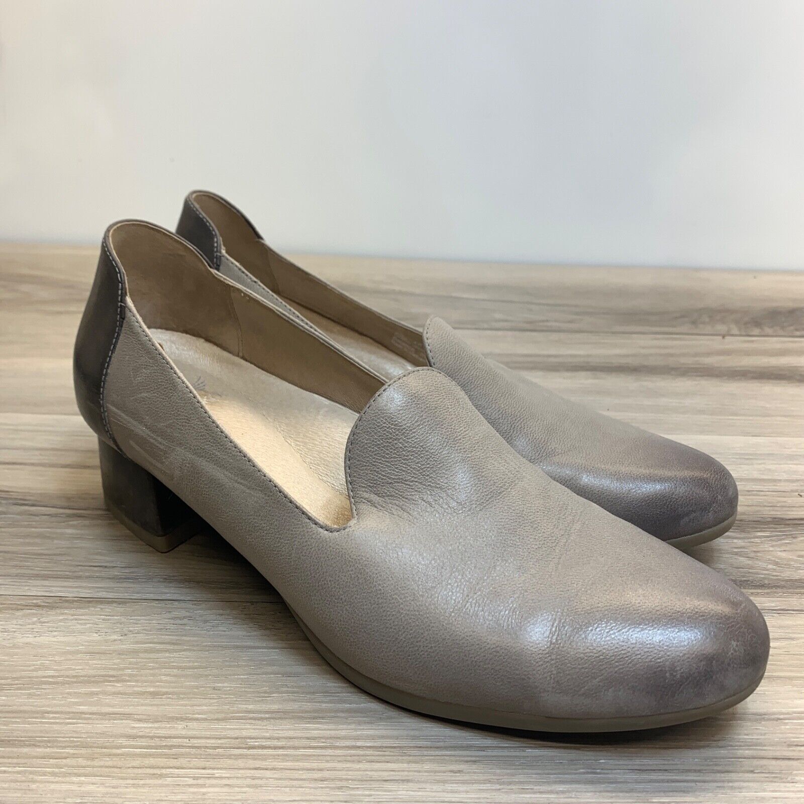 Dansko Preston Stone Burn Shed Beige/Black Nubuck Pumps Size 40 Minimalist